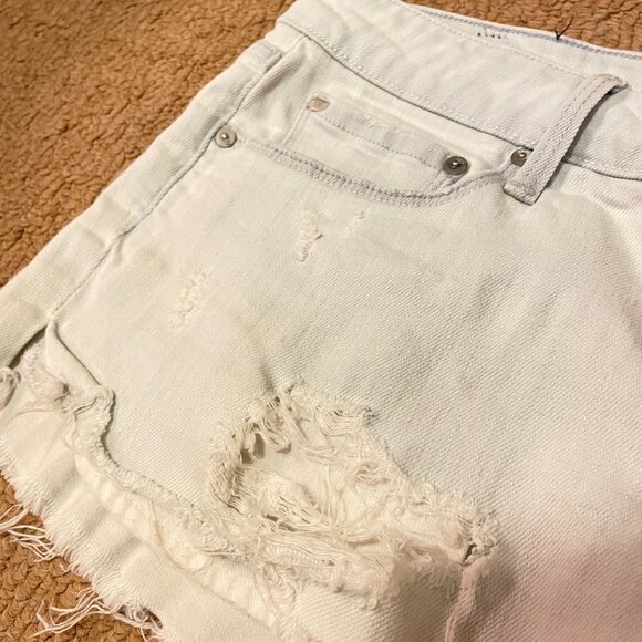 Aritzia Paradise Mine Bleached Denim Low-Rise Cutoff Shorts - US 28 - Picture 12 of 15